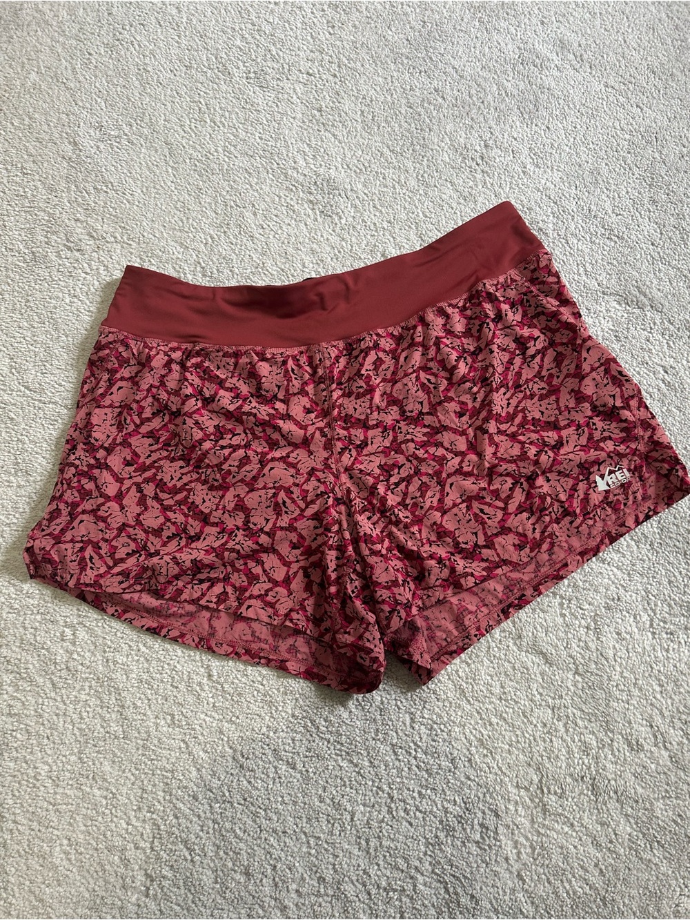 REI Athletic Shorts with Maroon Accents size 1XLarge